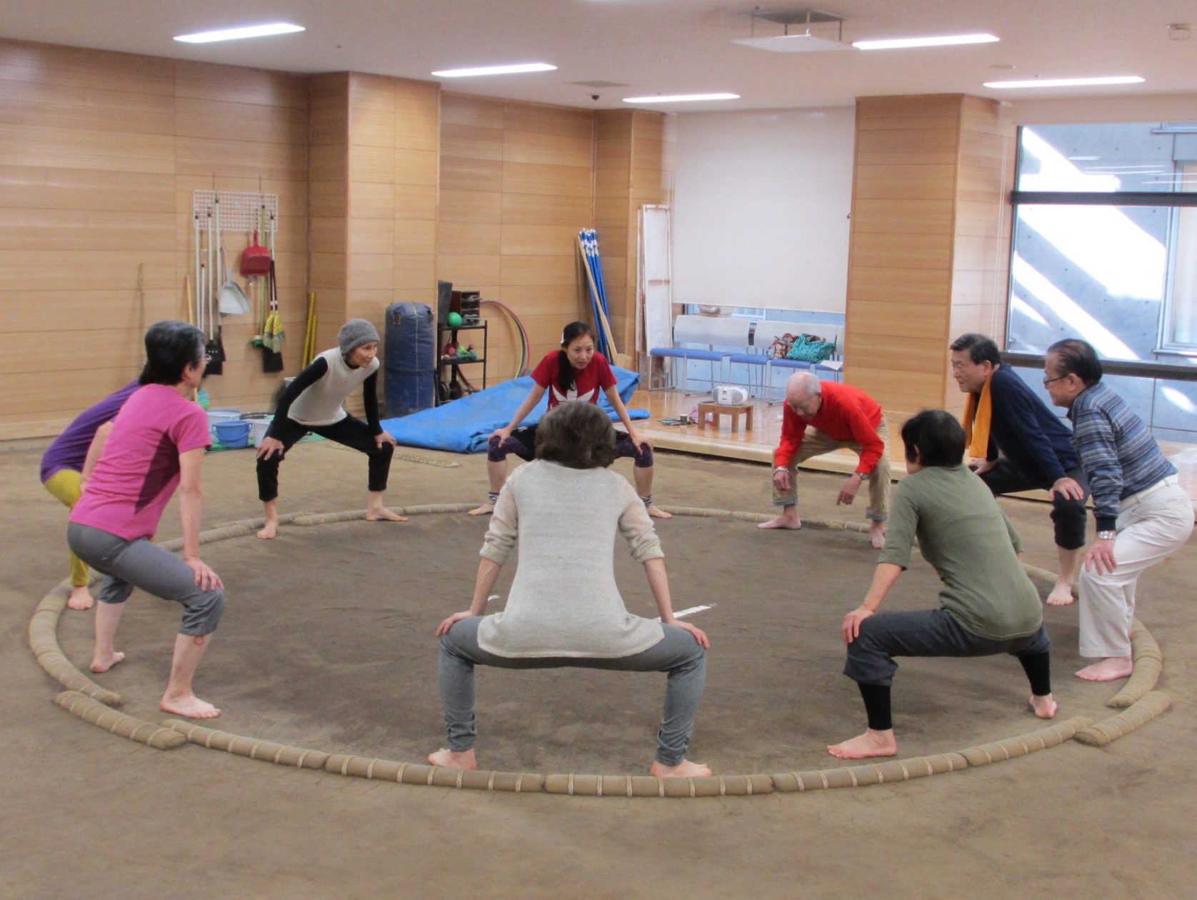 土俵を使ってロコモ予防体操